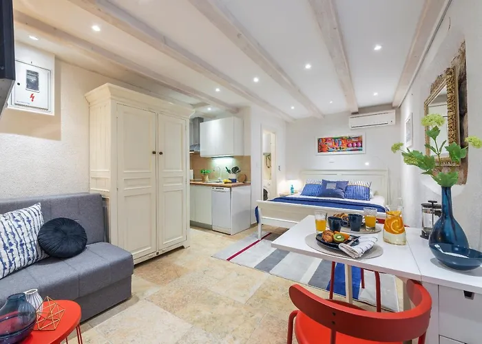 Apartment Neva